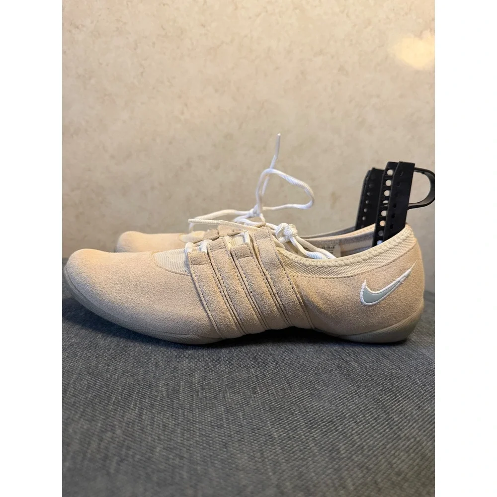 Nike Musique IV Dance Sneakers Beige Suede Women's Size 8 316848-231